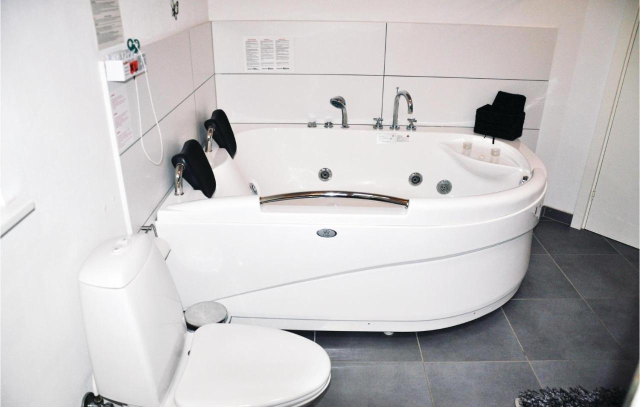 Pet Friendly Home In Augustenborg With Kitchen Asserballeskov Exteriör bild